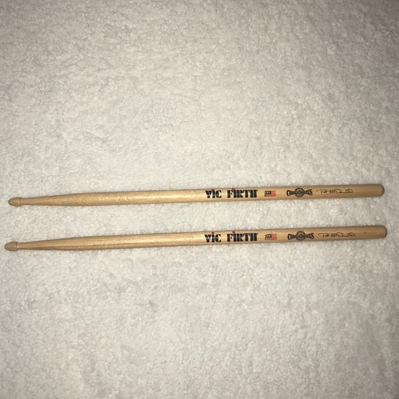 2 VIC FIRTH CHARLIE DANIELS BAND DRUMSTICKS - Picture 2 of 3